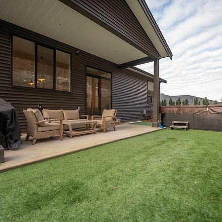 Villa Mountain Retreat With Views, Hot Tub, Games & Ac à Chilliwack Extérieur photo