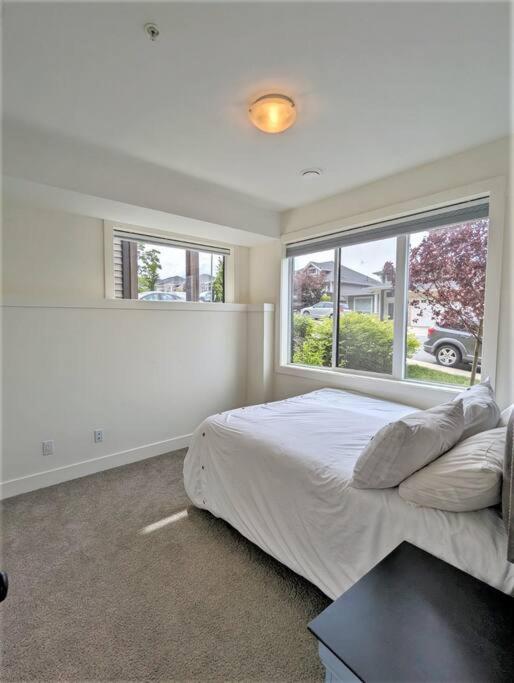 Villa Mountain Retreat With Views, Hot Tub, Games & Ac à Chilliwack Extérieur photo
