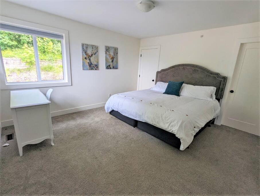 Villa Mountain Retreat With Views, Hot Tub, Games & Ac à Chilliwack Extérieur photo