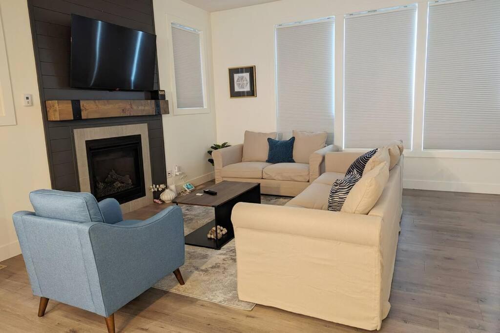 Villa Mountain Retreat With Views, Hot Tub, Games & Ac à Chilliwack Extérieur photo