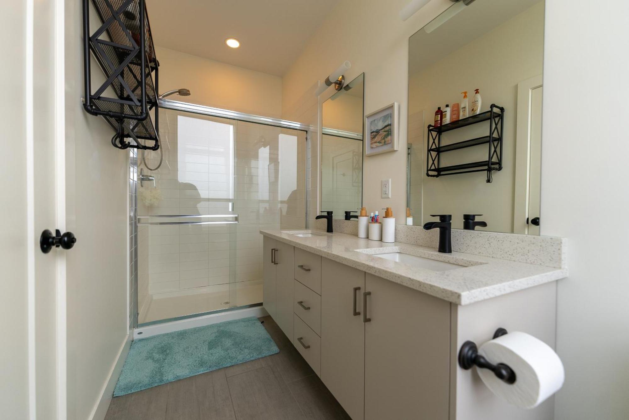 Villa Mountain Retreat With Views, Hot Tub, Games & Ac à Chilliwack Extérieur photo